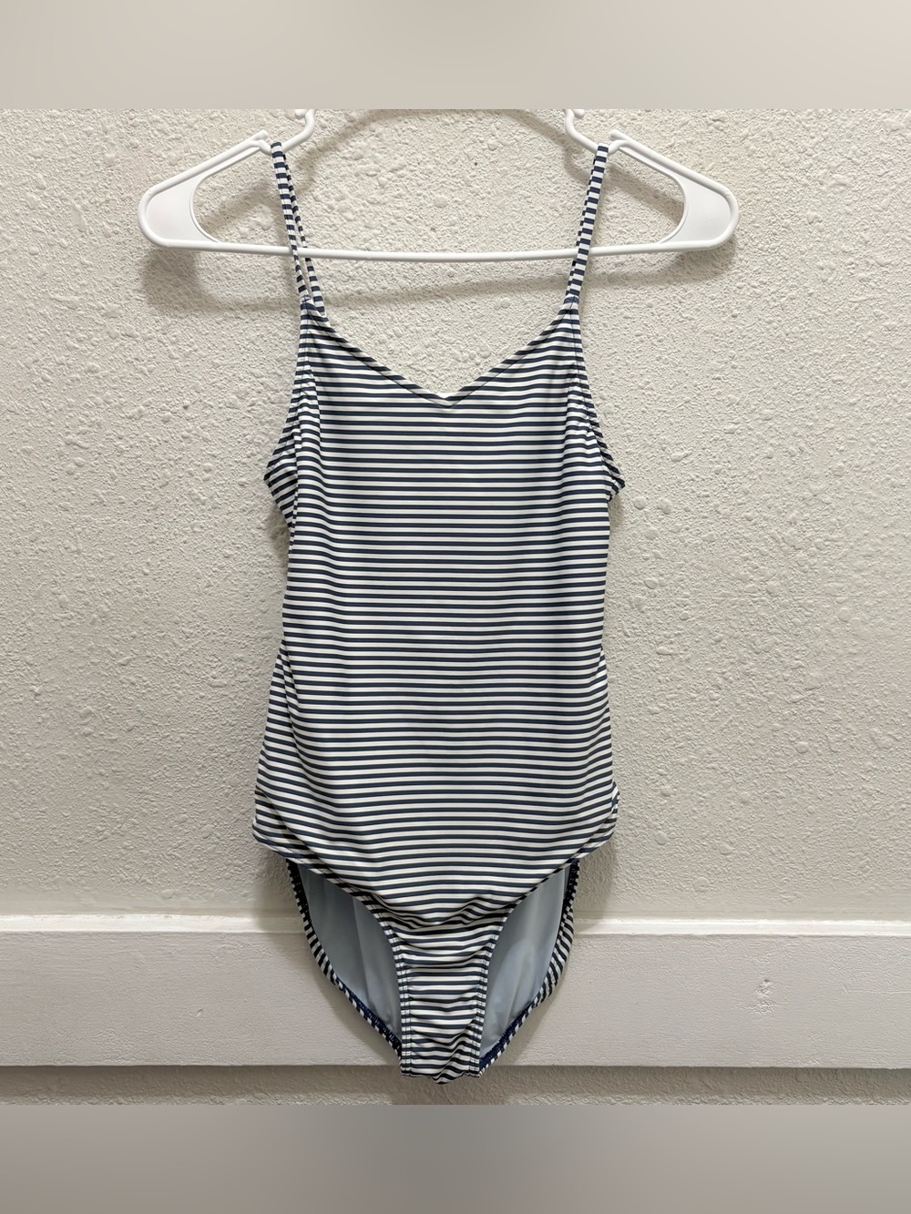 Vineyard Vines Vineyard Feeder One Piece in Deep Bay Stripe